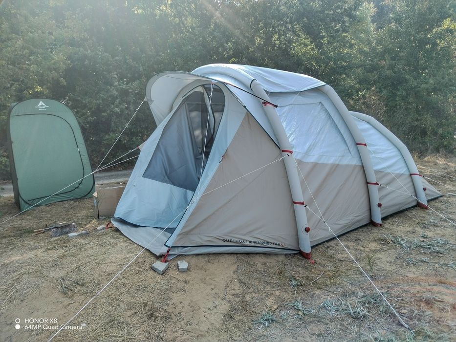 Палатка Quechua 4.1 F&B , помпа 10psi,надуваеми дюшеци 140 и 70см,,под
