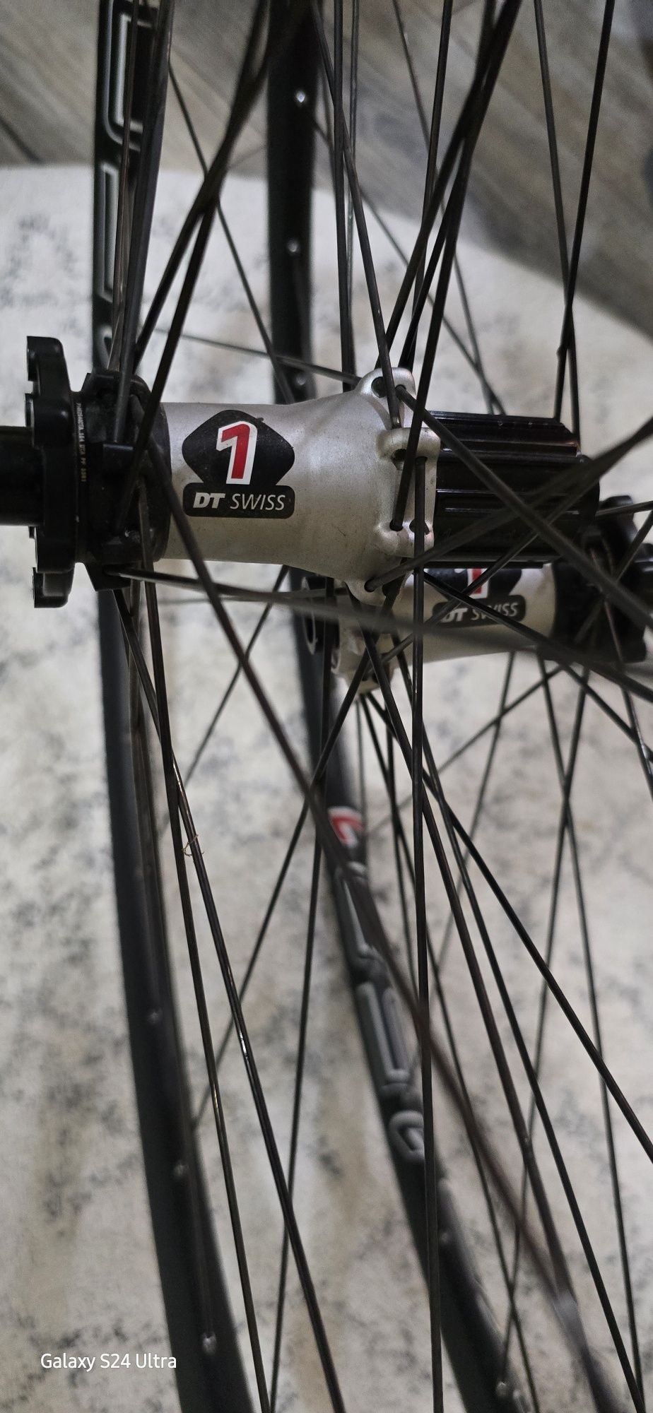 HoBu kапли DT swiss xr 1501 ratchet главини. 29 цола