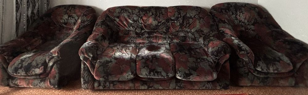 Отдам бесплатно диван и два кресла