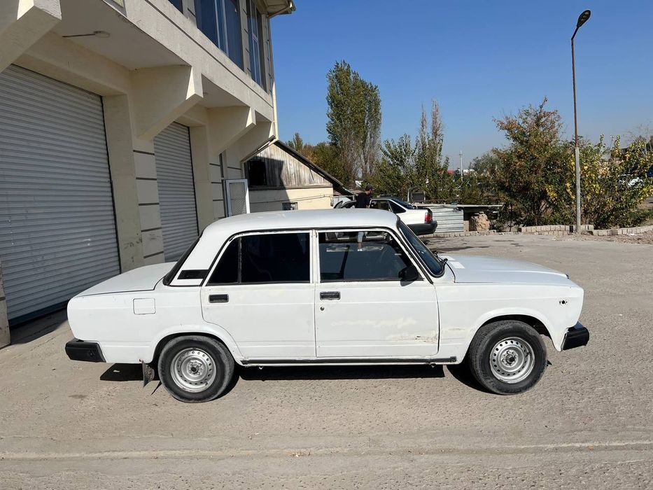 Jiguli 2107 sotiladi