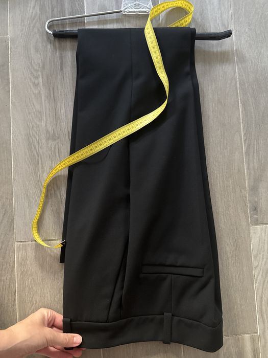 Pantaloni BOSS de la 1200 lei la 500 lei