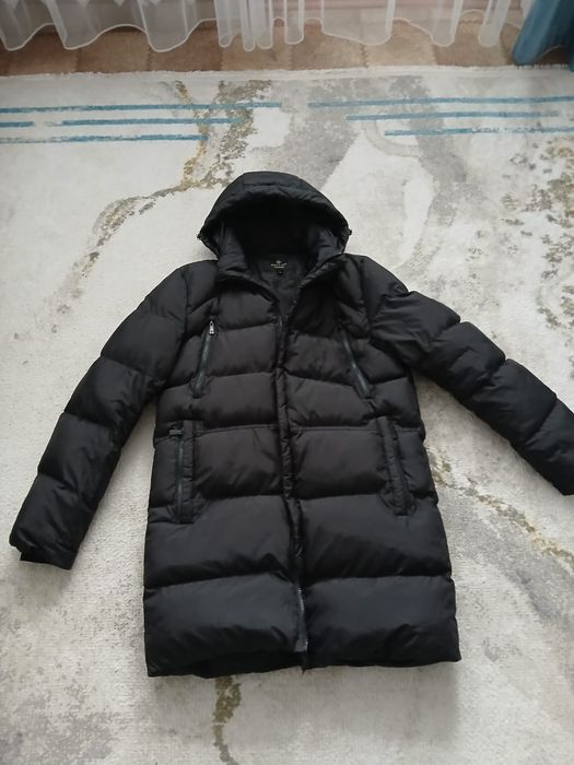 Продам зимнюю куртку в отличном состоянии на подростка 13-14лет цена 1