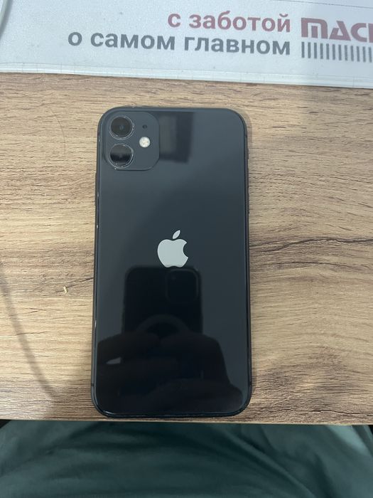 Айфон 11 в хорошем состояние
