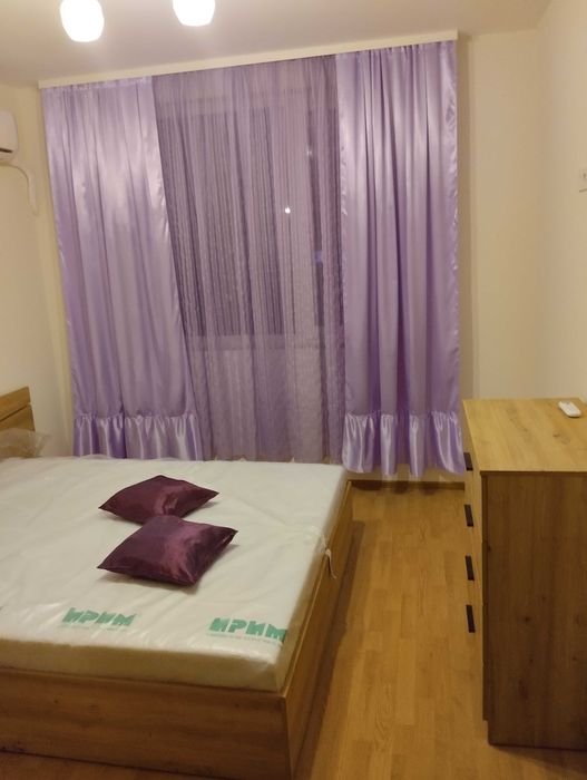 Частно лице отдава нов 3 стаен просторен апартамент 100 м2.