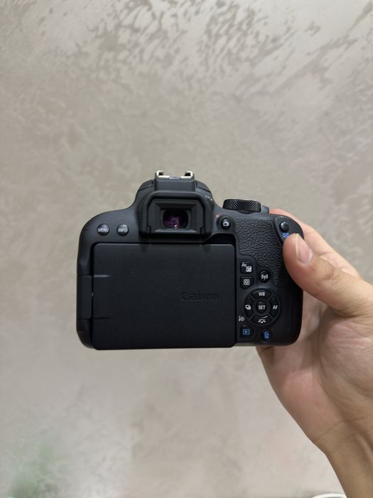 Canon Eos 800D СРОЧНО