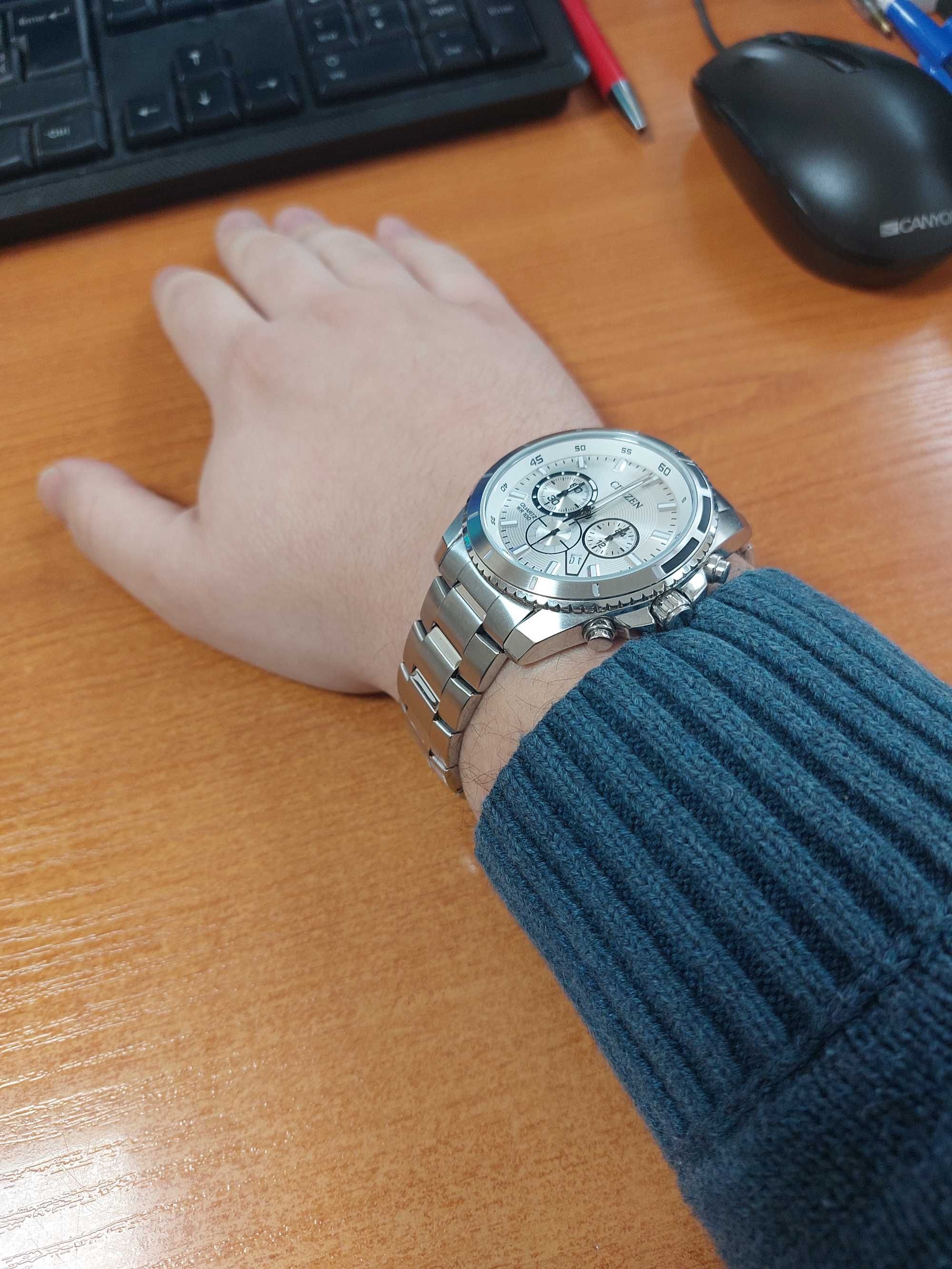 Продавам  часовник Citizen Quartz Chronograph AN8200-50A
