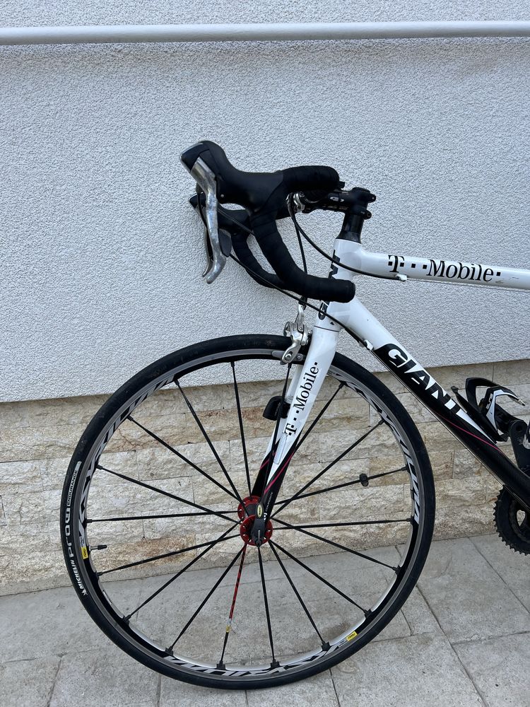 Vând Bicicletă Cursieră Giant Carbon – Ediție Limitată T-Mobile