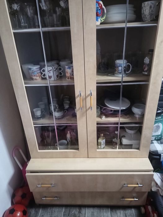 Vitrina pentru sufragerie