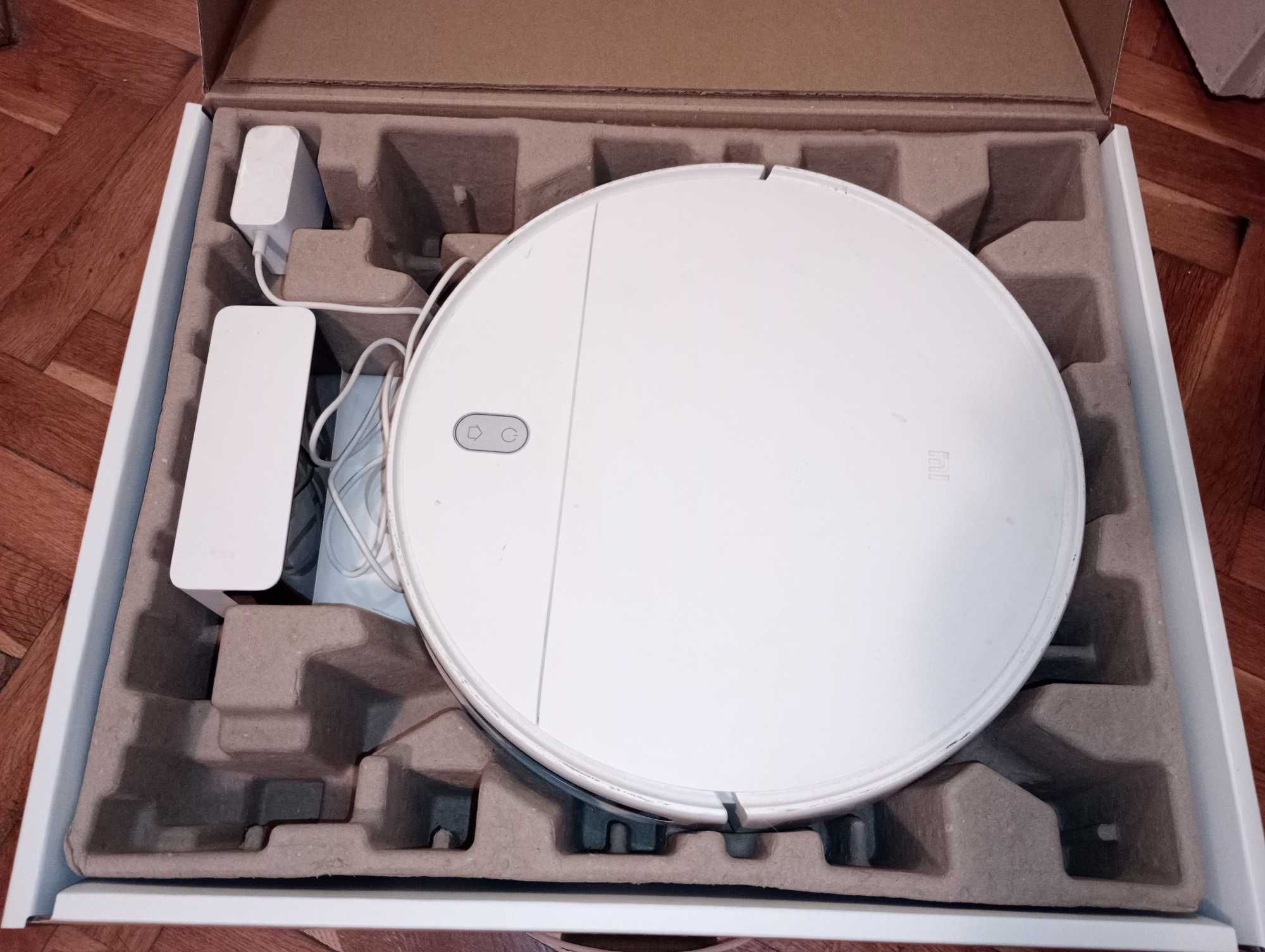 Перфектна прахосмукачка робот "Xiaomi Mi Robot" + Подарък малък робот