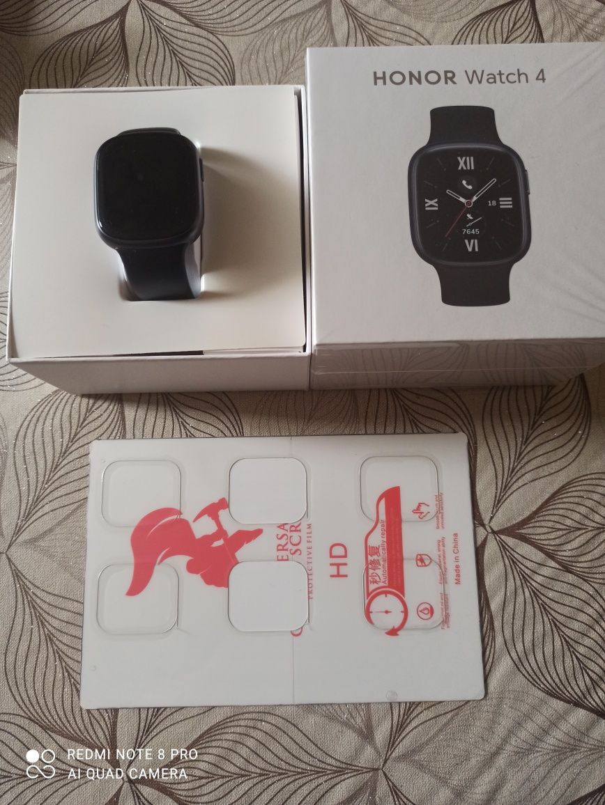 Часовник HONOR Watch 4