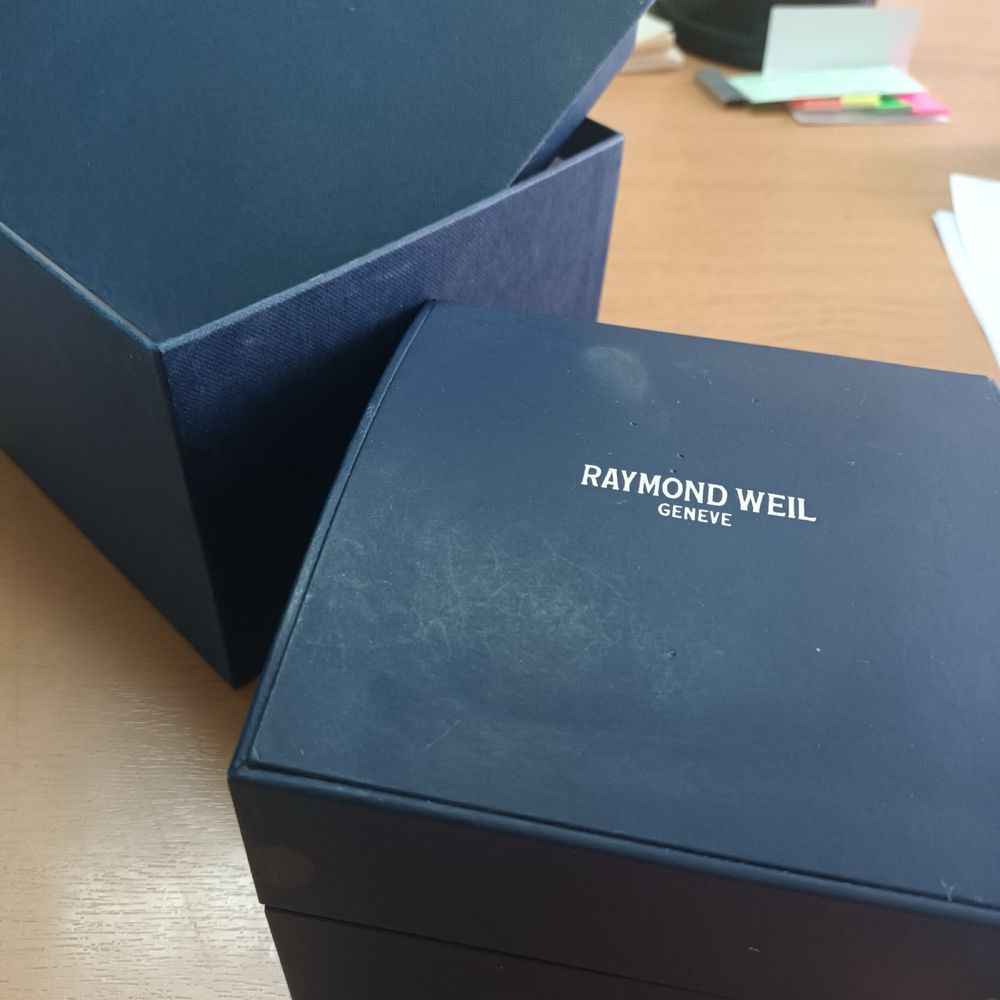 Часовник Raymond Weil