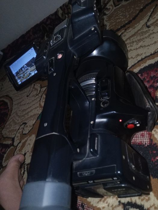 Camera sotiladi  Panasonic AC 90 Camera 1 ta batterkasi bor 1 ta Zarya