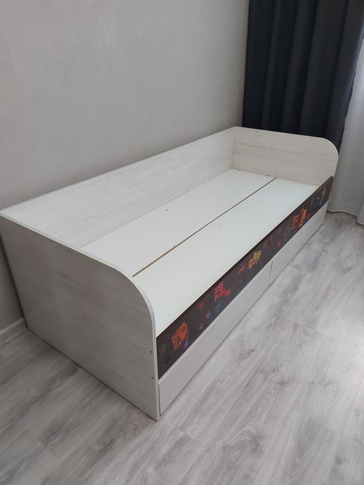 Кровать с матрасом