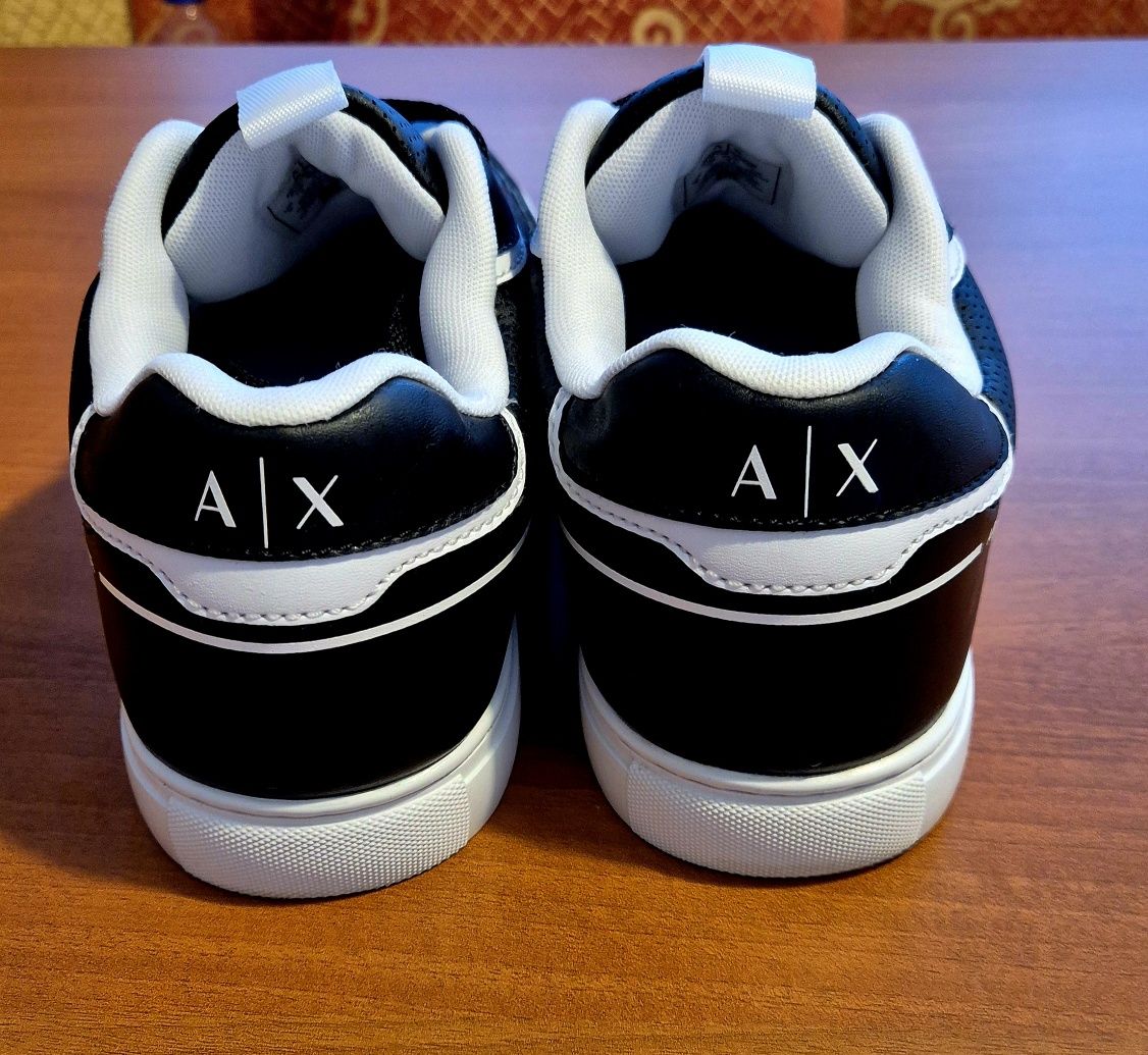 Armani Exchange  еко кожа
