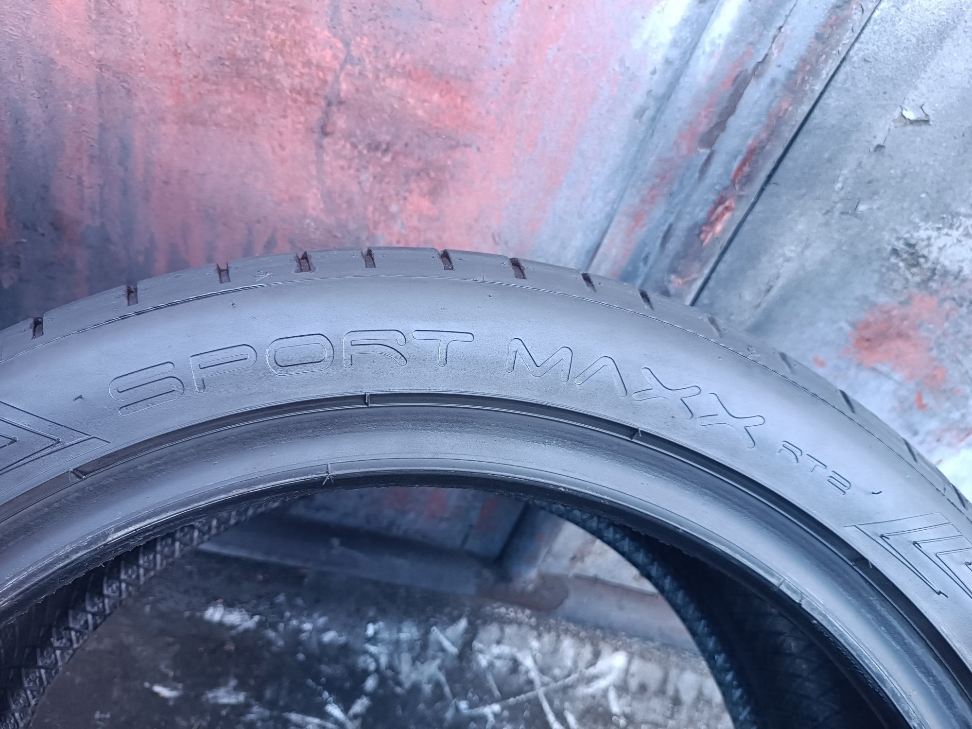 225/45/17 Dunlop