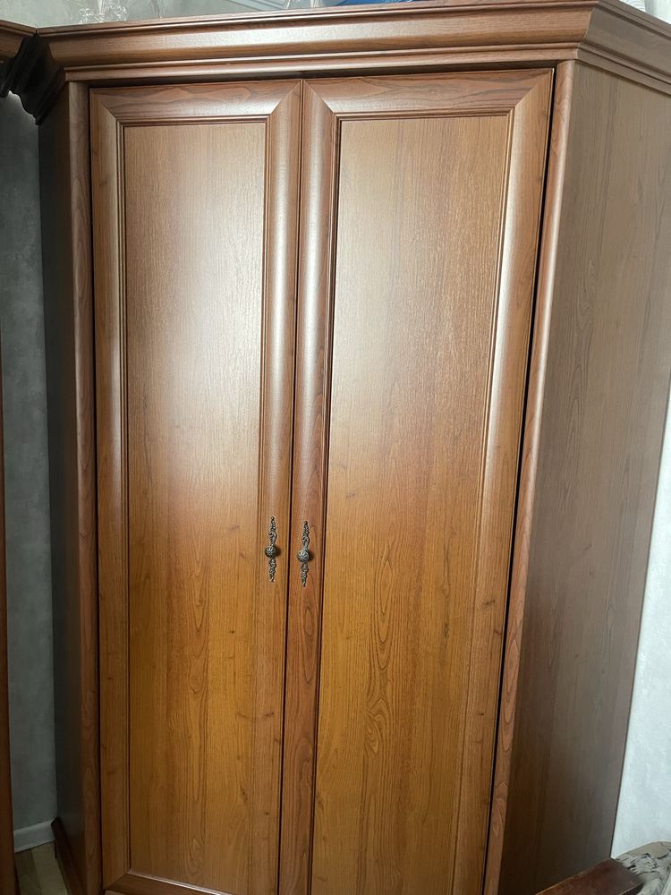 Продам угловой шкаф