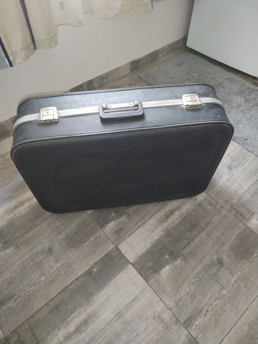 Ретро куфар черен