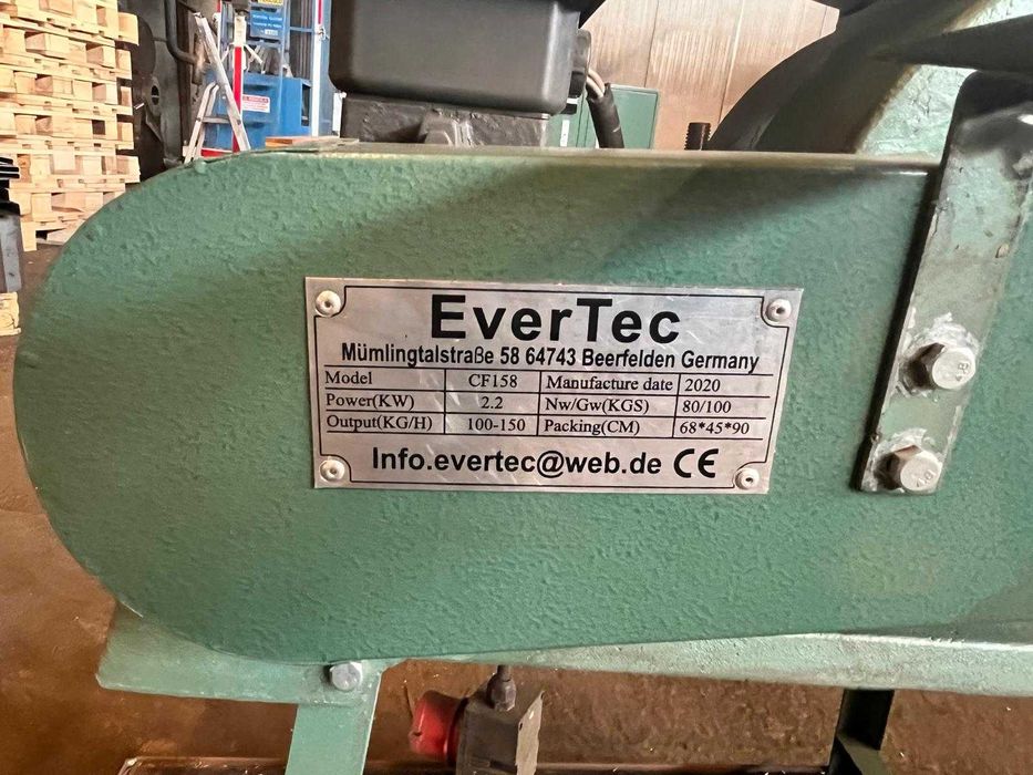 Vand moara cu ciocanele si masina de peleti , marca EVERTEC , GERMANIA