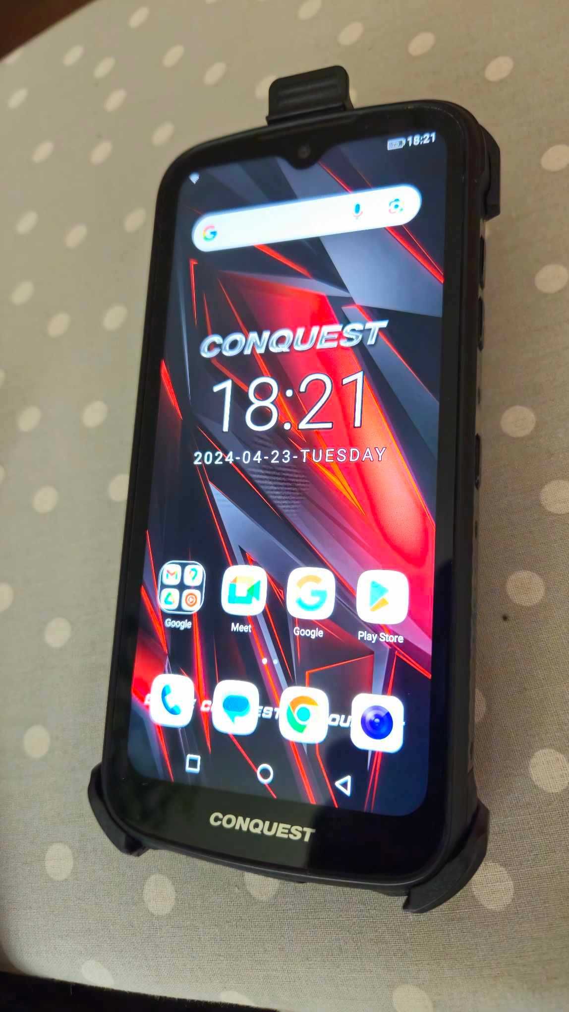 Масивен смартфон Conquest S20 с много функции