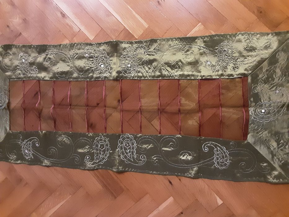 Коледни покривки и тишлайфери от 15 до 5 лв