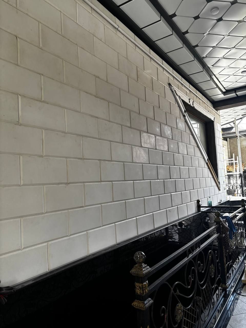 Yilning yuqori sifatli yangi beton termal panellari. O'lchamlari 30/60