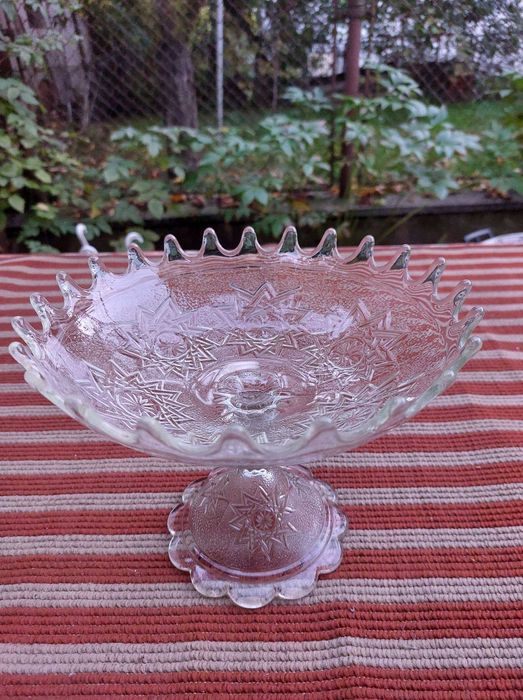 Fructiera , platou tort , din sticla