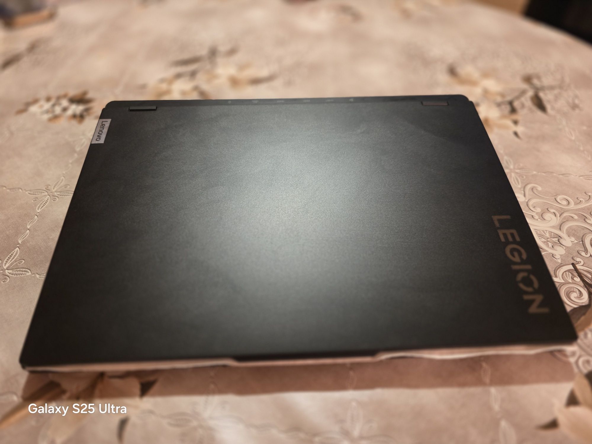 Lenovo Legion Pro 7 Gen 9/I9 14900hx/RTX4080 12GB/32GB Ram/WQXGA 240Hz