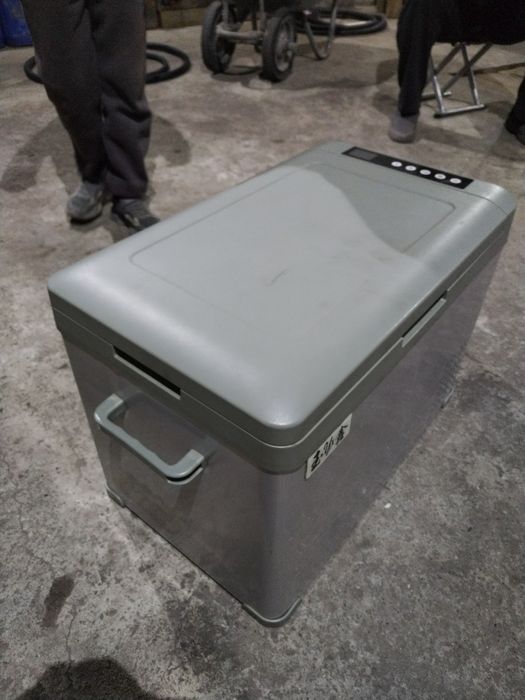 Холодиник 12,24 вольт