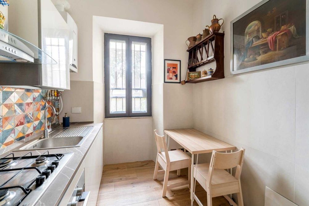 Дава се под наем Двустаен апартамент в София, Център - 55 кв.м за 402.9 € - Снимка #2