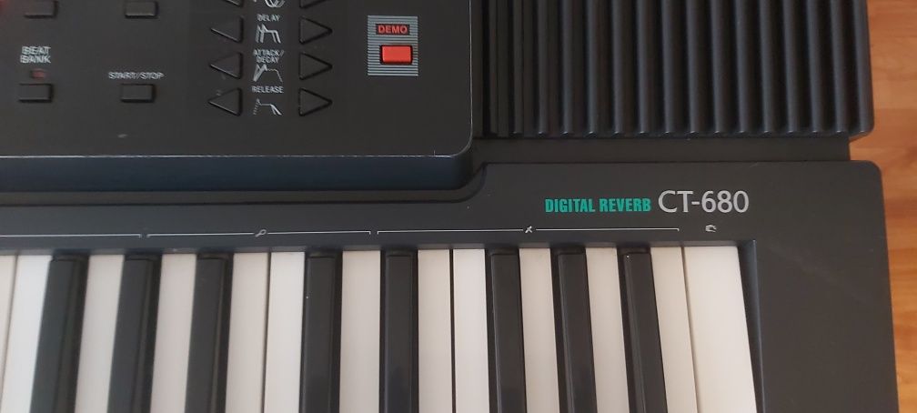 Orga  CASIO CT-680 digital reverb