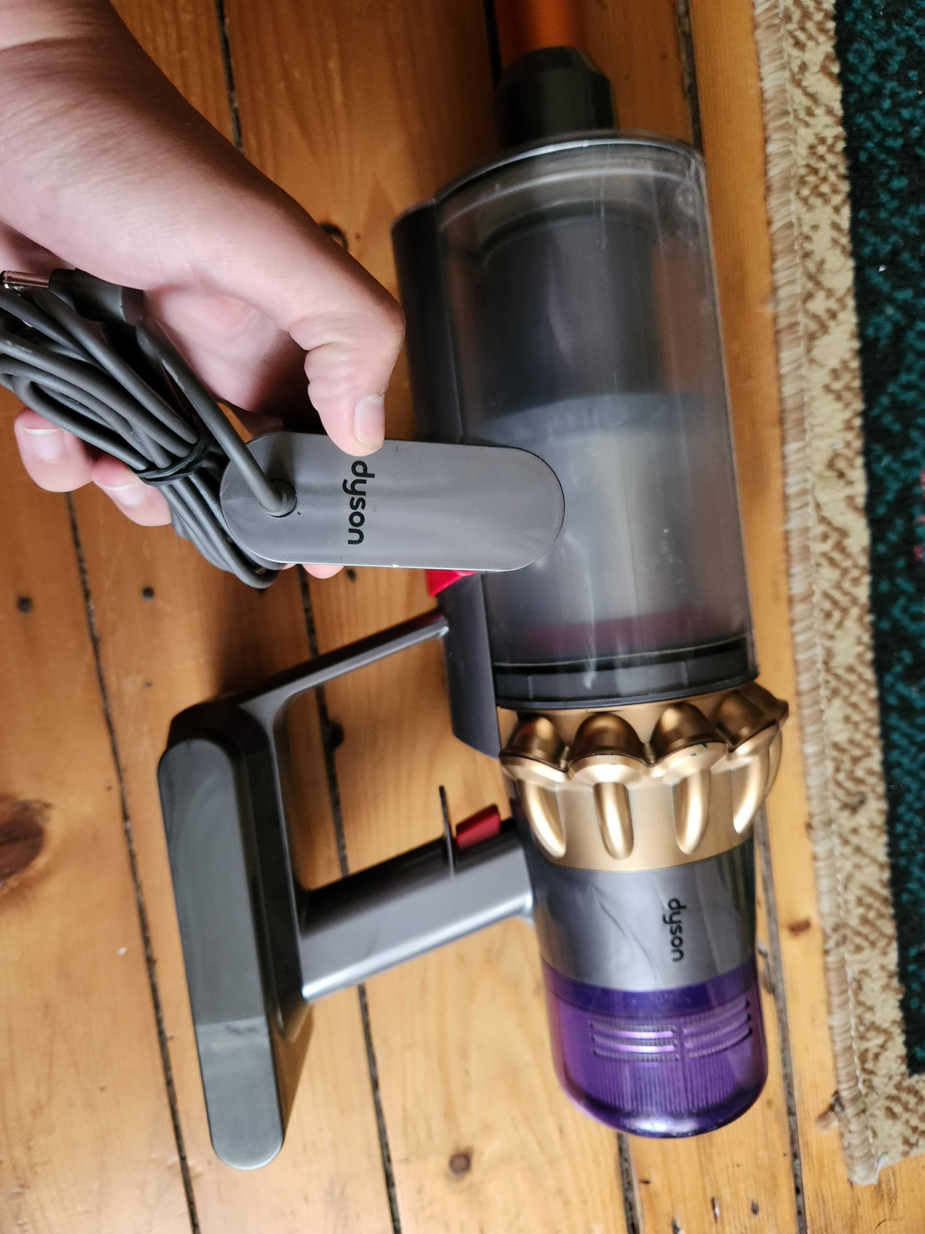Dyson V11  Kerekes Lorand PFA