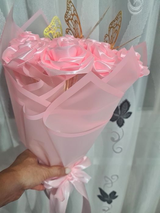 Вечни сатенени рози