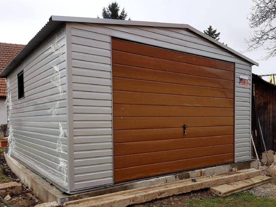 Garaj metalic din panouri sandwich  3.6 x 5.6m