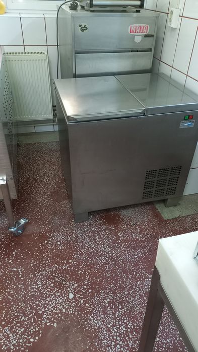 Vand masini de tocat carne