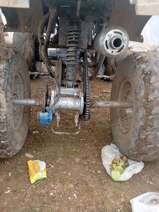 Vând sau schimb ATV Hummer