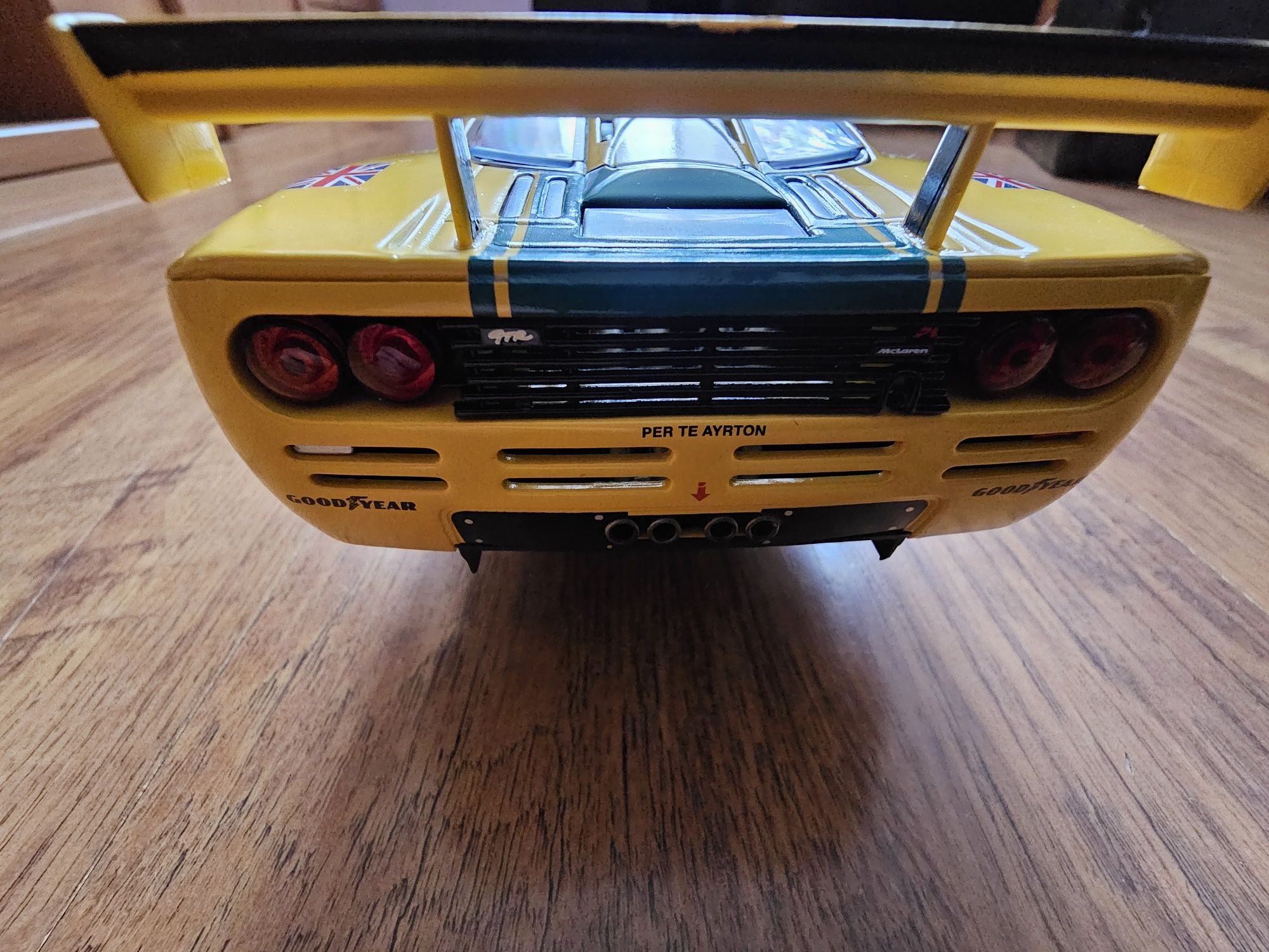 Метална количка McLaren F1 1:18