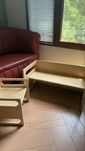 Деревяный стол и стул. Писать в телеграмме