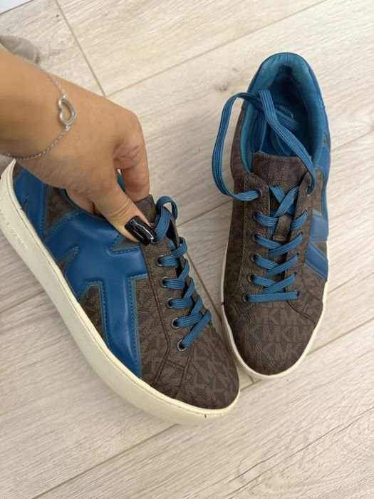 Продам кроссовки Michael kors