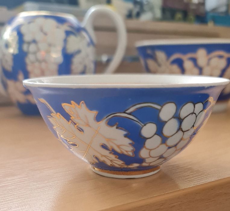 порцеланов сет грозде и злато