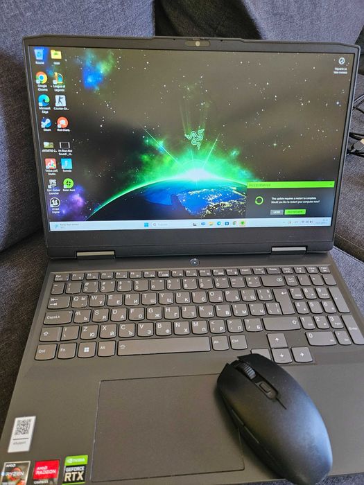 Лаптоп Леново с подарък мишка