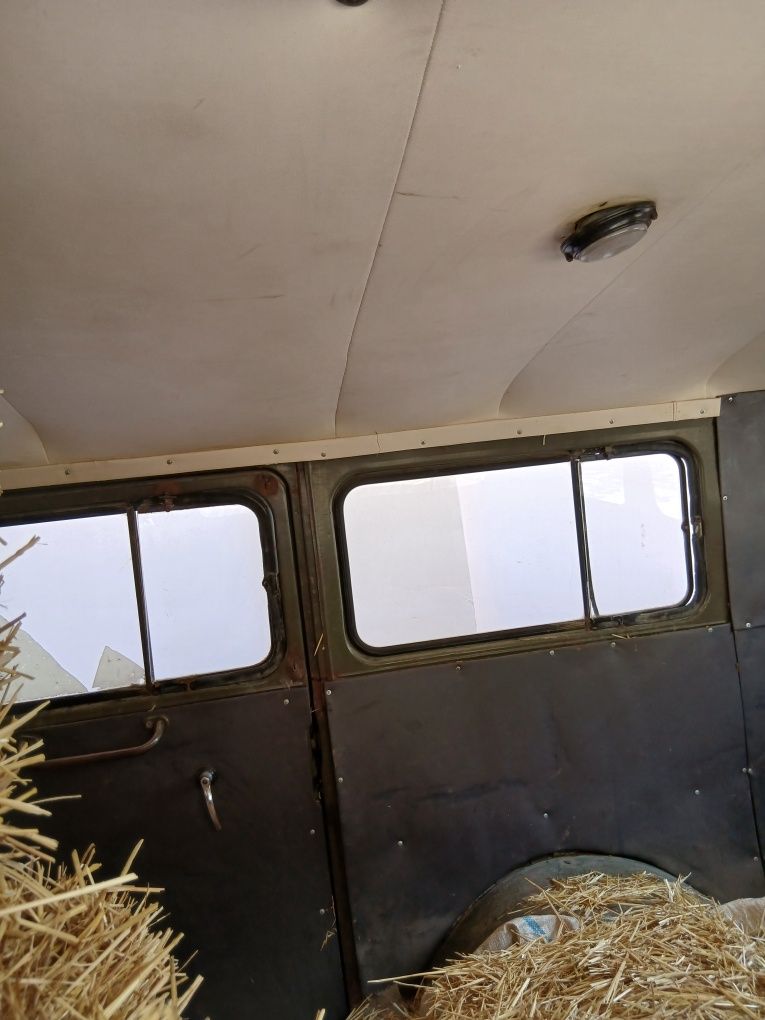 Uaz mashinasi sotiladi
