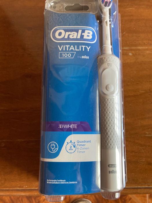 Нова ел. четка Oral B с допълнителни два накрайника
