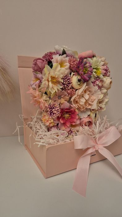 LED Декоративно Сърце от изкуствени цветя