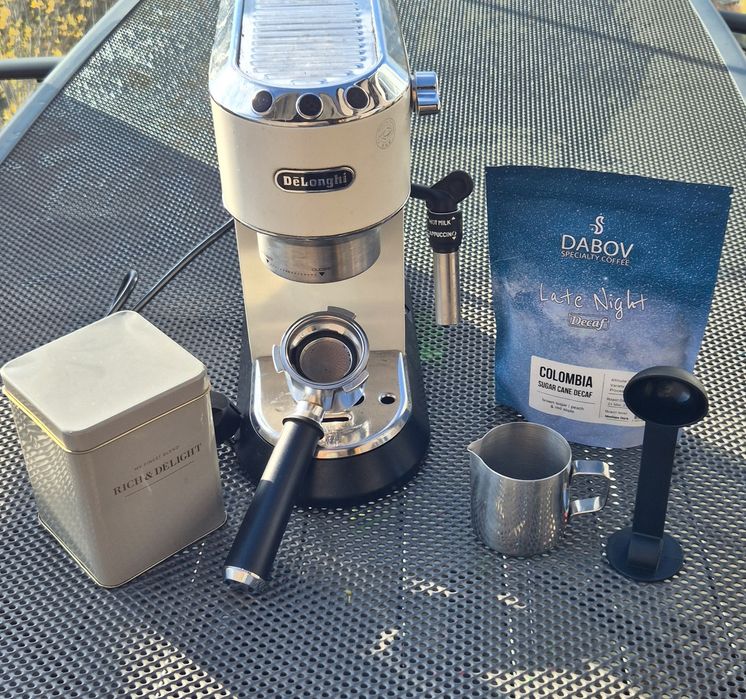 Кафемашина Delonghi EC 685 Dedica white