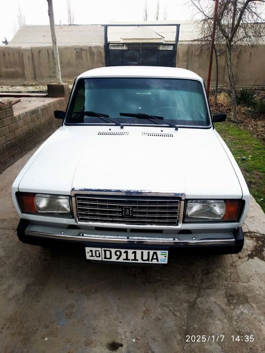 Lada 2107 sotiladi