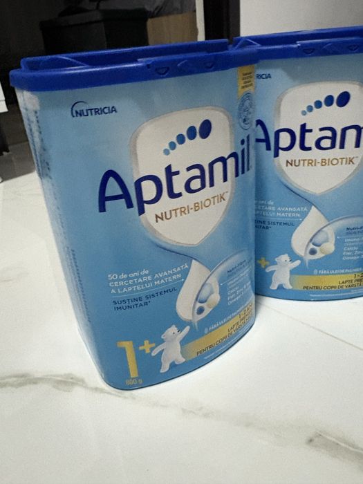 Vand 3 cutii lapte praf Aptamil 1+