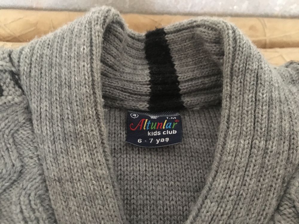 Продам пуловер мальчиковый