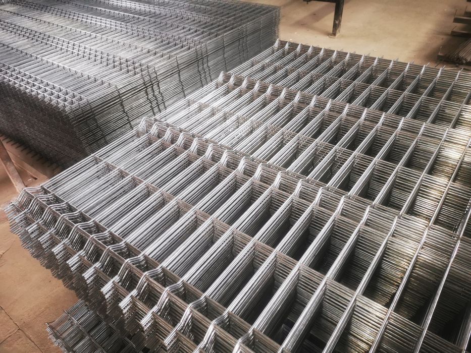 Plasa zincata pentru gard