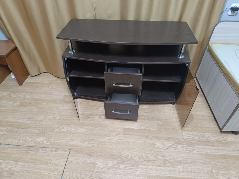 Продам тумбу под телевизор