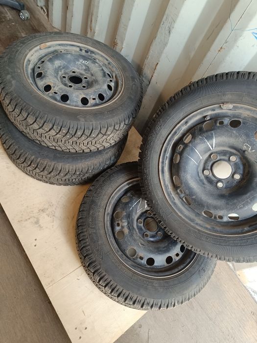 Резина на зиму.шипованая.